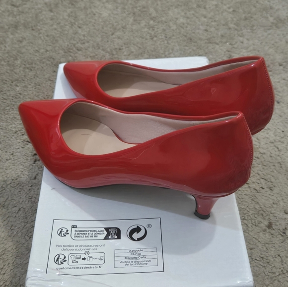 Women Shoes - Picture 8 of 8